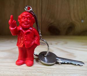 Porte clef, le fameux nain doigt d'honneur de Ottmar Hörl