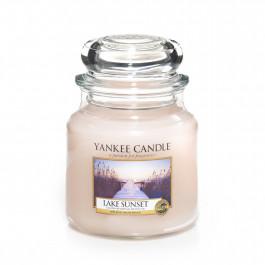 YANKEE CANDLE Lake Sunset - Bougie Parfumée - Moyenne Jarre
