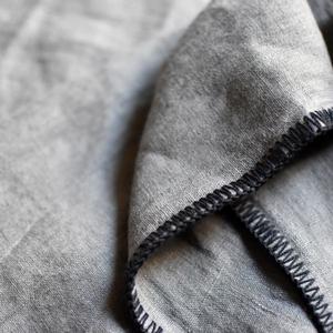 Nappe en lin épais piqûre à cheval Letia Granit Harmony - 170x170cm