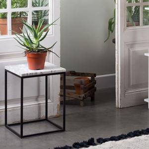 Bout de canapé plateau marbre blanc pieds acier Marble Power Zuiver