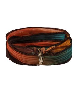 Catherine Michiels - Femme - Bracelet en soie et Charm Petite Feather en Bronze - Orange