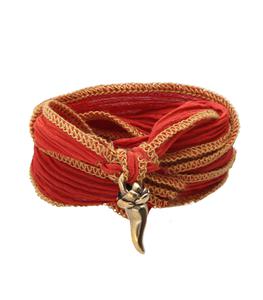 Catherine Michiels - Bracelet en soie à nouer et charm Corne D'abondance en bronze - Rouge