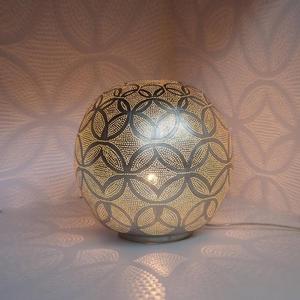 BALL CIRCLES-Lampe à poser Boule Métal Perforé Ø30cm Argenté