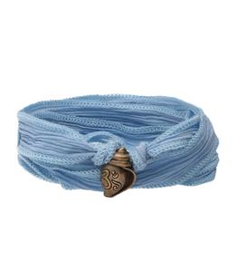 Catherine Michiels - Bracelet en soie à nouer et charm Shanka en bronze - Bleu