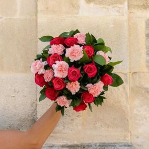 Bouquet Rosalie - œillet, rose et feuillage - Le Jardin des Fleurs